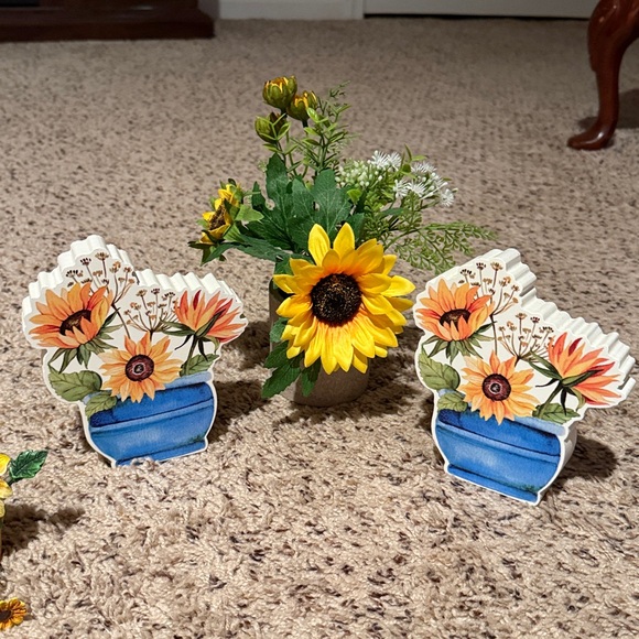 Sunflower bundle #2 contains 5 sitting items gnome decor faux plant & 2 pictures - Picture 4 of 4